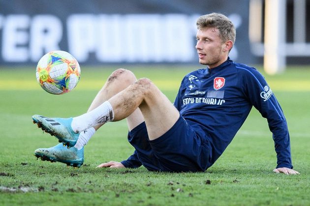 Ladislav Krejčí během tréninku fotbalové reprezentace před zápasy s Anglií a Severním Irskem.