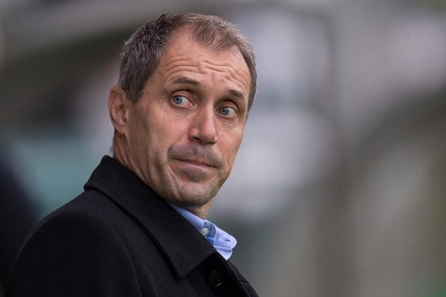 Trenér Bohemians 1905 Roman Pivarník během utkání 10. kola Synot ligy proti Brnu.