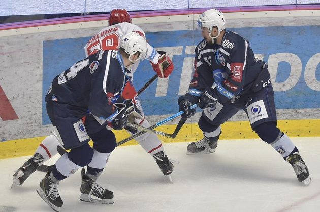 Bitva o všechno, sedmý zápas semifinále play off hokejové extraligy mezi týmy HC Oceláři Třinec a HC Škoda Plzeň.