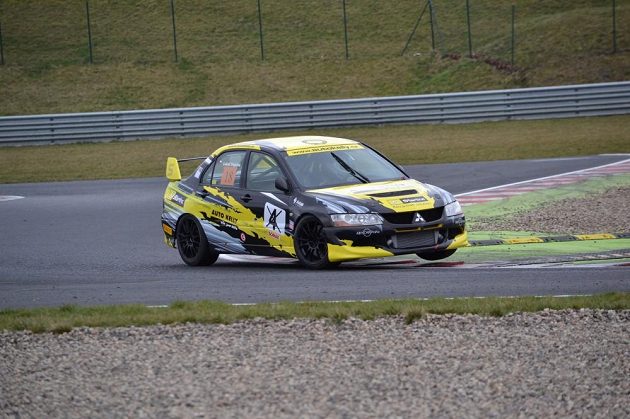 Lukáš Vojáček a jeho Mitsubishi.