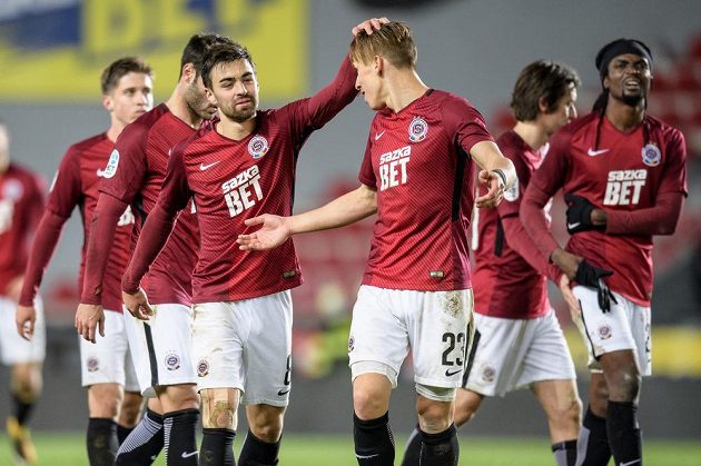 Fotbalisté Sparty Praha David Hovorka (vpravo) a Josef Šural po utkání s Baníkem.