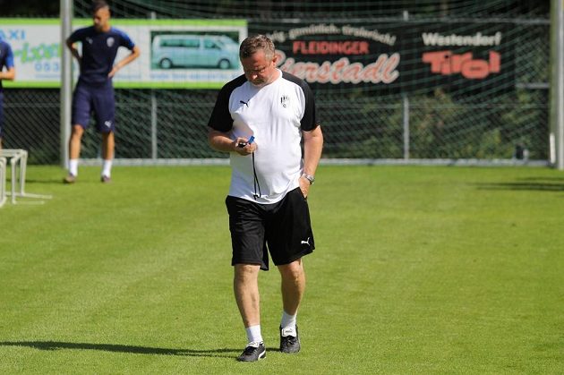 Kouč fotbalové Plzně Pavel Vrba během tréninku v rakouském Westendorfu.