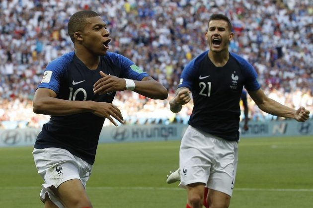 Francouzský fotbalista Kylian Mbappé v osmifinále mistrovství světa s Argentinou vyvinul rychlost 38 kilometrů za hodinu.