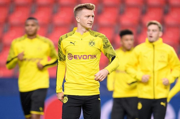 Marco Reus z Dortmundu během tréninku před utkáním základní skupiny Ligy mistrů na hřišti Slavie Praha.