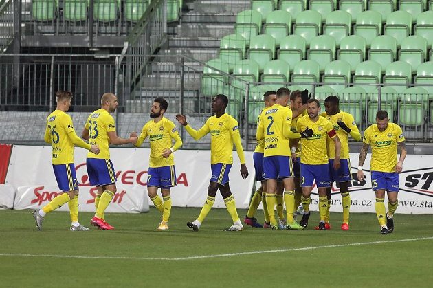 Zlín players are happy with the goal.