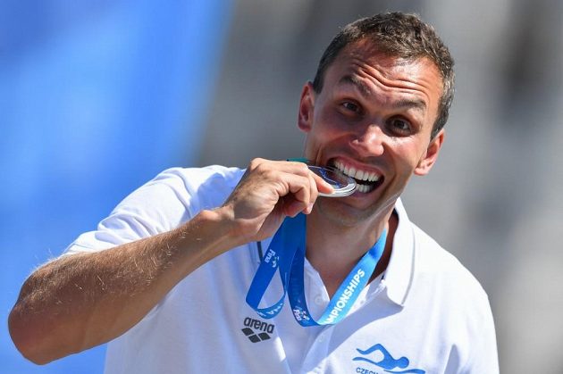 Český reprezentant Michal Navrátil získal na mistrovství světa v Budapešti stříbrnou medaili v extrémních skocích do vody.