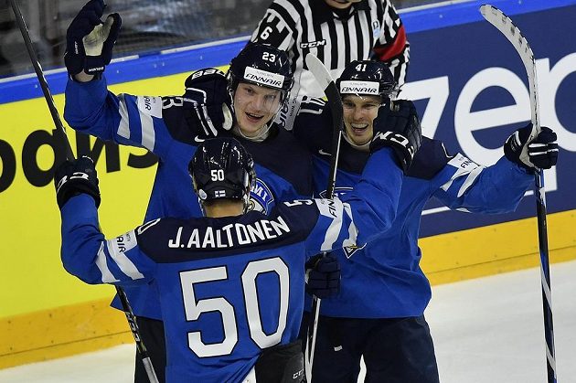 Hokejisté Finska postoupili mezi nejlepší čtyři týmy MS v Německu a Francii. O medaile si obhájci stříbra zahrají po čtvrtfinálové výhře nad USA 2:0.