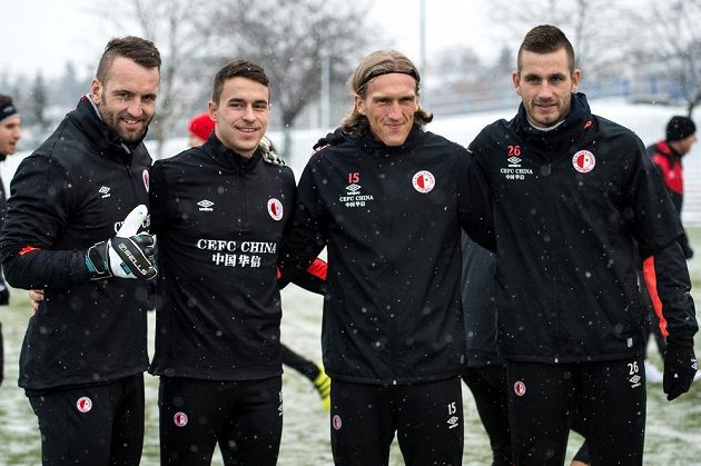 Zimní posily Slavie (zleva): Přemysl Kovář, Marko Alvir, Per–Egil Flo a Michael Lüftner během prvního tréninku v pražském Edenu.