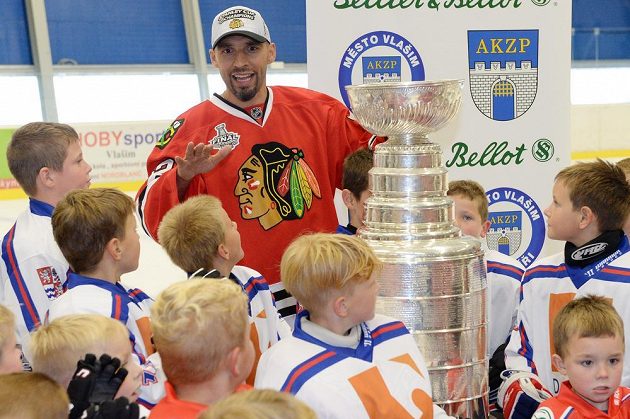 O rady obránce Michala Rozsívala i o slavný Stanley Cup byl mezi vlašimskou omladinou zájem.
