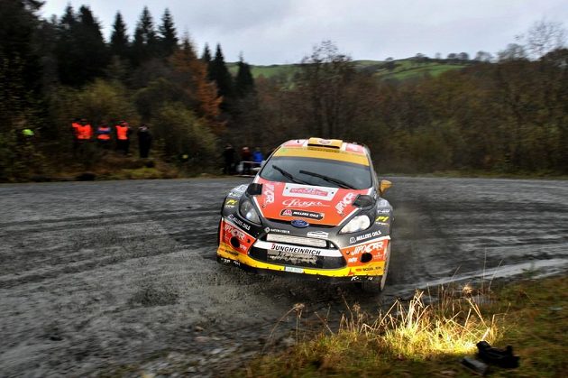 Martin Prokop s Fordem Fiesta WRC na trati Britské rallye 2013.