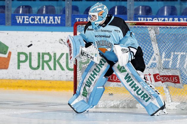 Brankář Jakub Škarek zažívá v dresu Lahti povedený start do sezóny.
