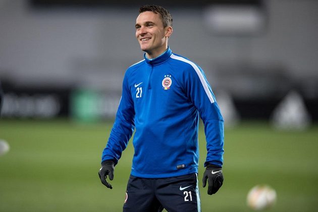Sparťanský útočník David Lafata během tréninku před utkáním Evropské ligy s Asterasem Tripolis.