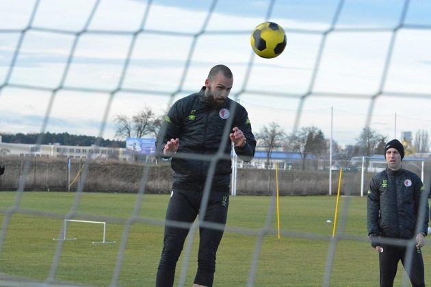 Útočník Slavie Jan Vošahlík během tréninku v Nymburce.