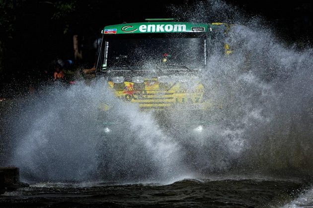 Vlastimil Vildman s liazem v barvách týmu KM Racing na trati první etapy Rallye Dakar.