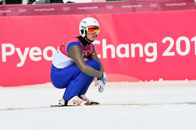 Český sdruženář Tomáš Portyk během skokanské části olympijského závodu na středním můstku.
