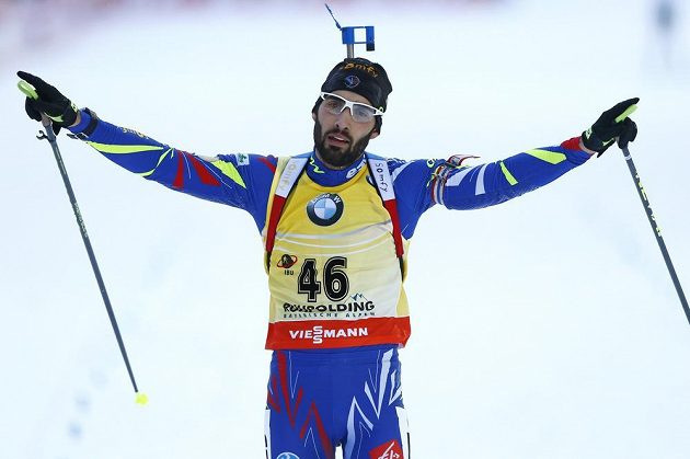 Francouzský suverén Martin Fourcade, vítěz vytrvalostního závodu biatlonistů na 20 km v Ruhpoldingu.