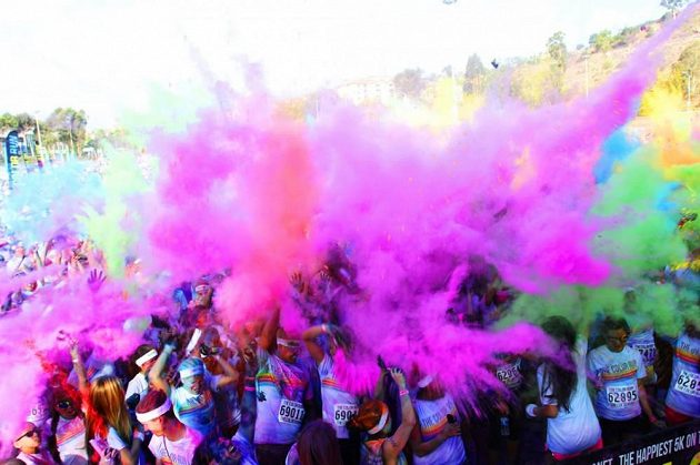 Kila barev, to je závod The Color Run.
