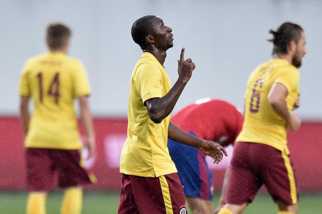Sparťanský útočník Kehinde Fatai oslavuje gól na 1:1 v utkání 3. předkola Ligy mistrů v moskevské Areně Chimki.