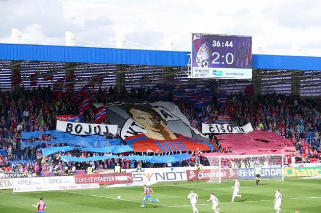 Fanoušci Plzně choreem zavzpomínali na Mariána Čišovského, který bojuje s vážnou nemocí.
