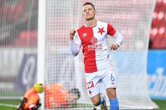 Fotbalista Slavia Jan Sýkora vstřelil vedoucí branku Pražanů v utkání 4. kola MOL Cupu s Chrudimí.