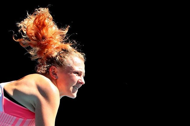 Česká tenistka Kateřina Siniaková v akci během finále čtyřhry na Australian Open.