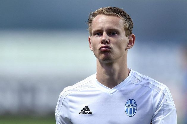 Rozladěný mladoboleslavský útočník Jan Chramosta po porážce se Strömsgodsetem.