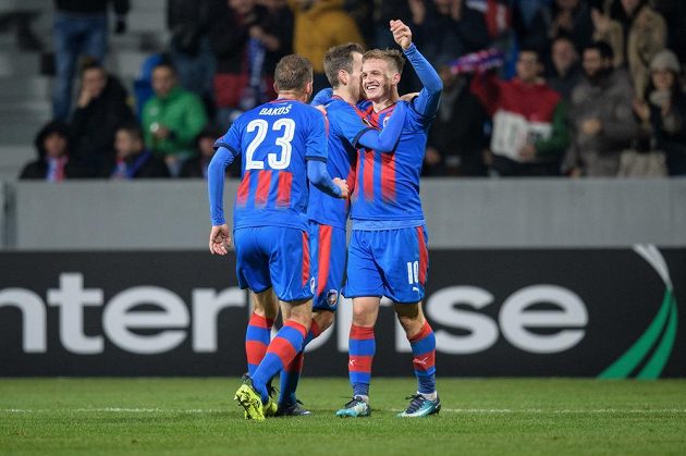 Záložník Viktorie Plzeň Jan Kopic oslavuje gól na 2:0 během utkání základní skupiny Evropské ligy s FCSB.