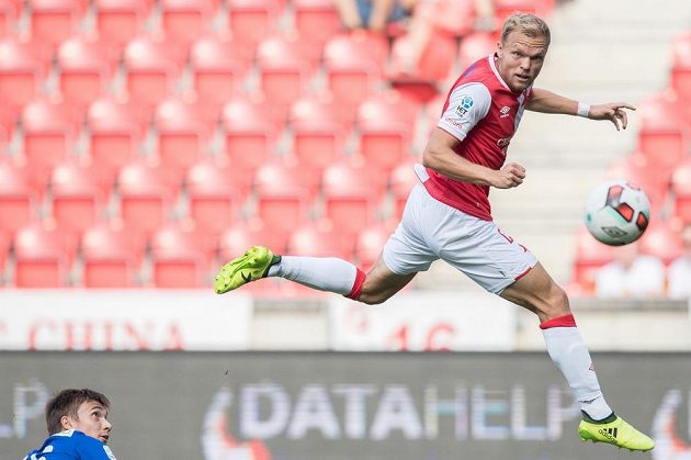 Mick van Buren ze Slavie Praha a jeho gólová hlavička na 1:0 během utkání s Mladou Boleslaví v 5. kole HET ligy.