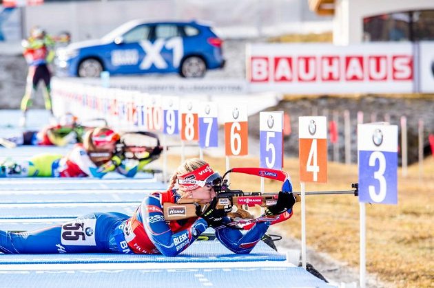 Jediná chyba na střelnici, jinak velmi dobrý výkon Lucie Charvátové ve sprintu v Hochfilzenu.