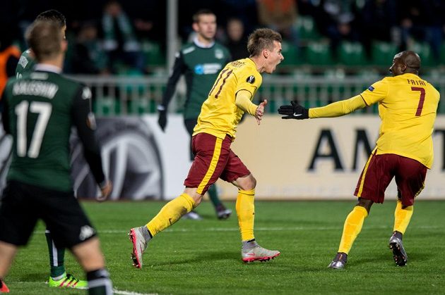 Lukáš Mareček oslavuje gól na 1:0 během odvetného utkání play off Evropské ligy v ruském Krasnodaru.
