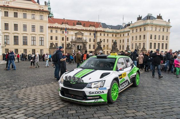 Jan Kopecký se Škodou Fabia R5 v Praze.
