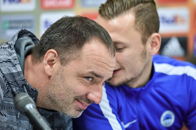 Liberecký trenér Jindřich Trpišovský (vlevo) a obránce Slovanu Vladimír Coufal na středeční tiskové konferenci před utkáním Evropské ligy s Fiorentinou.