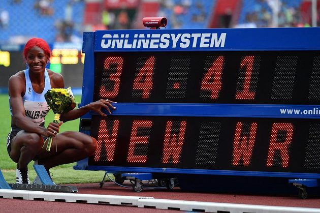 Bahamská atletka Shaunae Millerová-Uibová překonala na Zlaté tretře v Ostravě časem 34,41 sekundy světový rekord v běhu na netradiční trati 300 metrů.