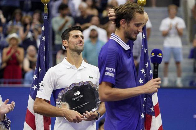 Ruský tenista Daniil Medveděv si poprvé vychutnával pocity vítěze grandslamového turnaje. Ve finále US Open vyhrál nad Novakem Djokovičem.