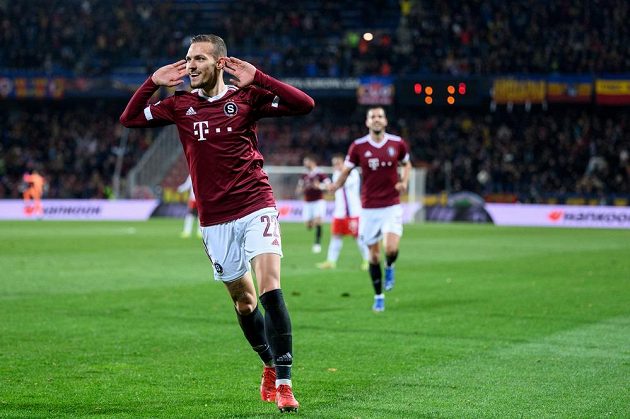 Lukáš Haraslín from Sparta Prague celebrates a goal to 2: 0 during the match of the basic group of the European League against Lyon.