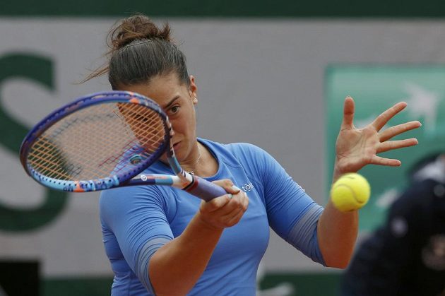 Černohorka Danka Koviničová při zápase 1. kola French Open proti Petře Kvitové.