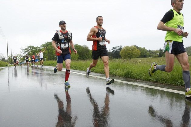 Ženevský maratón - bůh počasí nebyl běžcům zrovna příznivě nakloněn.