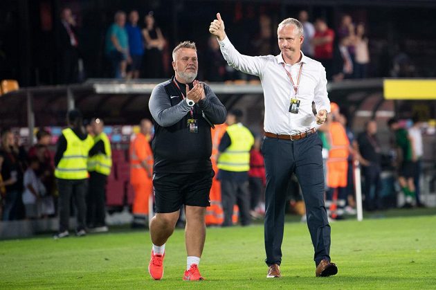 Trenér Sparty Praha Václav Jílek a asistent Jiří Saňák po utkání 4. kola Fortuna ligy.