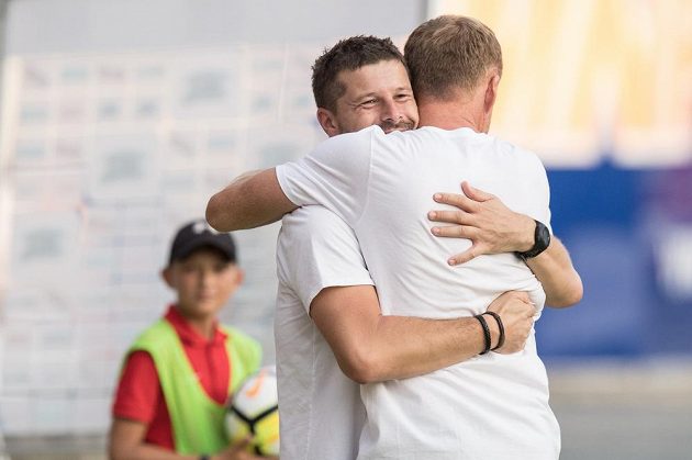Trenéři Brna Richard Dostálek a Lukáš Přerost oslavují vítězství nad Spartou.
