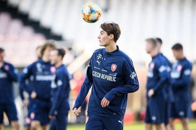 Patrik Schick během tréninku fotbalové reprezentace před zápasy s Anglií a Severním Irskem.