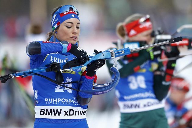 Dorothea Wiererová z Itálie na cestě k triumfu ve vytrvalostním závodě v Ruhpoldingu.
