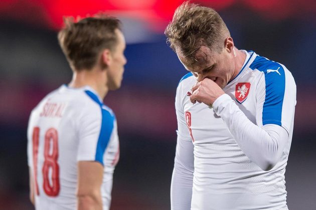 Český obránce David Limberský během přípravného utkání se Skoty v Praze na letné.