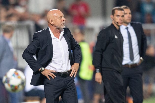 Trenér české fotbalové reprezentace Karel Jarolím během utkání Ligy národů s Ukrajinou.