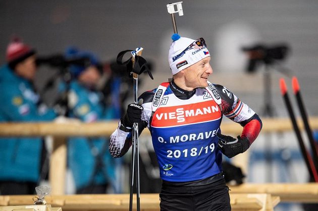 Český biatlonista Ondřej Moravec v dobré náladě během tréninku na závod Světového poháru v Novém Městě na Moravě.