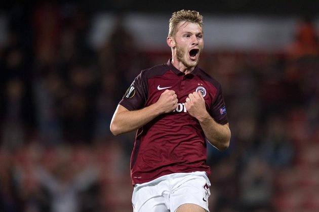 Jakub Brabec oslavil návrat do základní sestavy Sparty gólem v Evropské lize proti kyperskému týmu APOEL Nikósie.