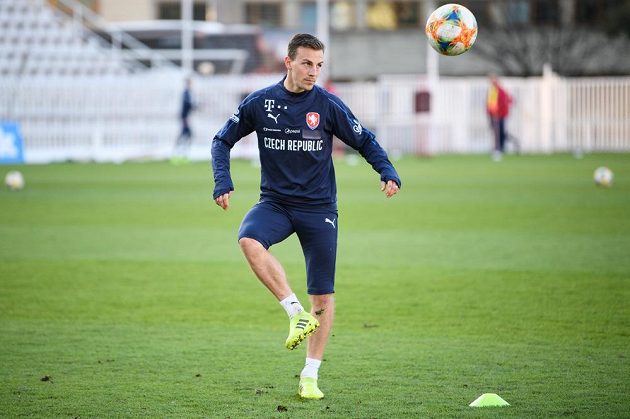 Český reprezentant Vladimír Darida během tréninku fotbalistů před zápasy s Anglií a Severním Irskem.