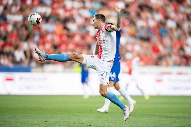 Kapitán fotbalové Slavie Milan Škoda v akci během utkání 3. předkola Ligy mistrů, kdy bylo soupeřem Pražanů Dynamo Kyjev.