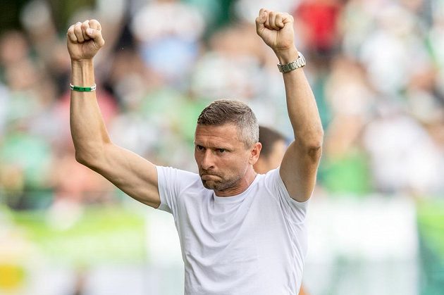 Trenér Bohemians Martin Hašek oslavuje vítězství 2:1 nad Slováckem v úvodním kole nejvyšší soutěže.