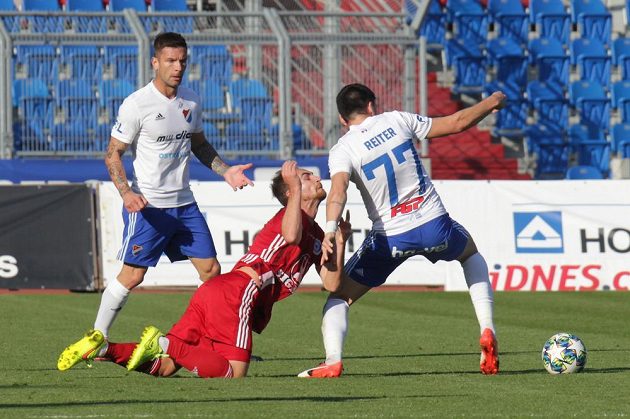 Zleva Martin Fillo z Ostravy, Pablo González z Olomouce a Rudolf Reiter z Ostravy.