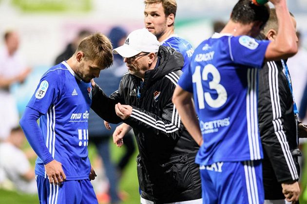 Trenér Baníku Ostrava Bohumil Páník a Milan Jirásek během utkání čtvrtfinále MOL Cupu v Mladé Boleslavi.